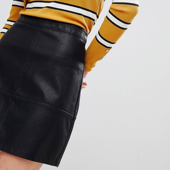 New Look Black Mini Faux Leather Skirt - Picture 2 of 5